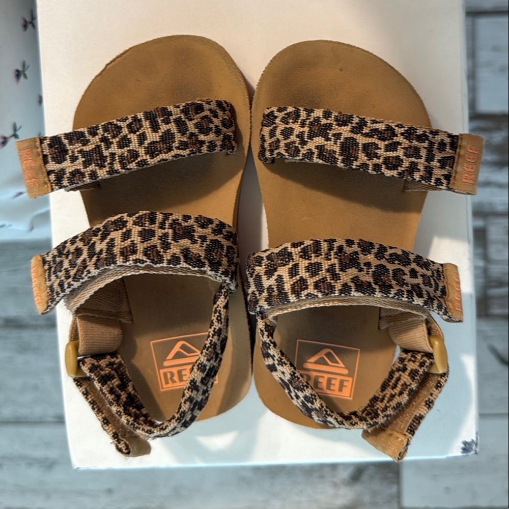 Reef Tan and Brown Leopard Print Sandals Size 5/6